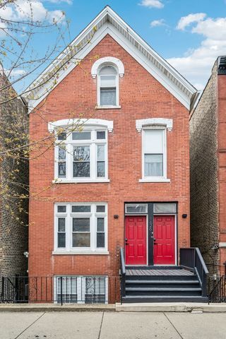 Property Photo: 1626 N Honore Street 1 IL 60622