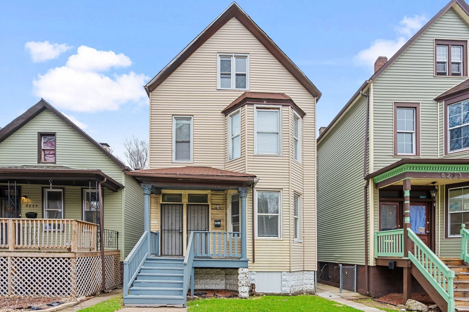 Property Photo:  8231 S Coles Avenue  IL 60617 