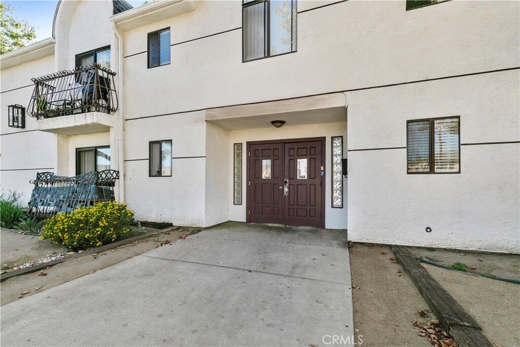 Property Photo:  5915 Woodman Avenue 103  CA 91401 