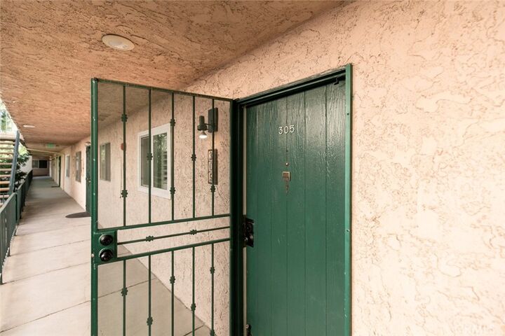 Property Photo: 2940 N Verdugo Road 305 CA 91208