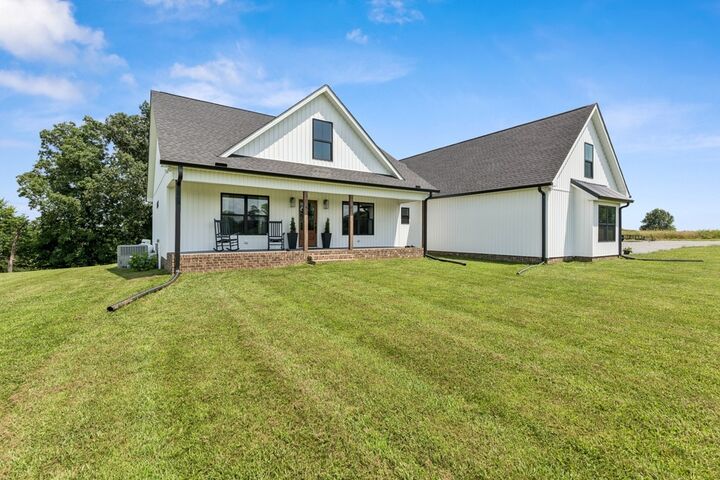 2590 Oakdale Rd  Westmoreland TN 37186 photo