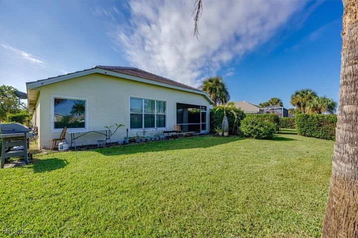 Property Photo:  2461 Sutherland Court  FL 33991 