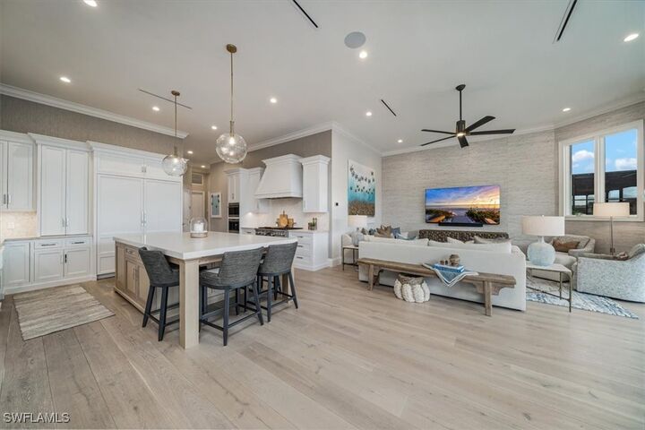 Property Photo:  470 17th Avenue S  FL 34102 