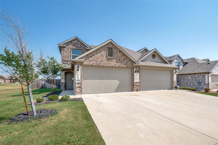 Property Photo:  5002 Villas Drive  TX 76266 