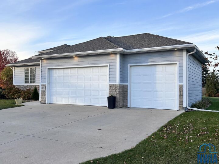 Property Photo: 591 Prairie Blvd SD 57049