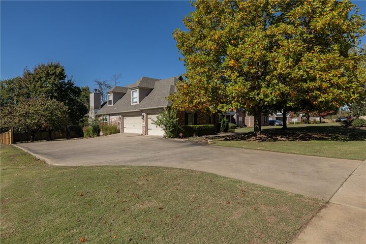 Property Photo: 2125 N Hartford Drive AR 72701