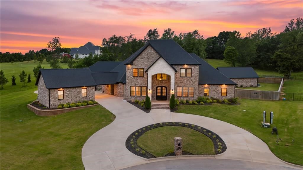 Property Photo:  5104 S Haxton Circle  AR 72713 