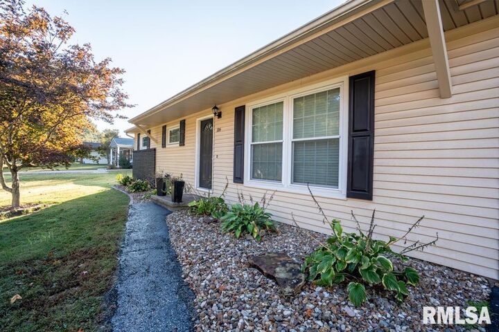 Property Photo: 1104 E Poplar Street IL 62948