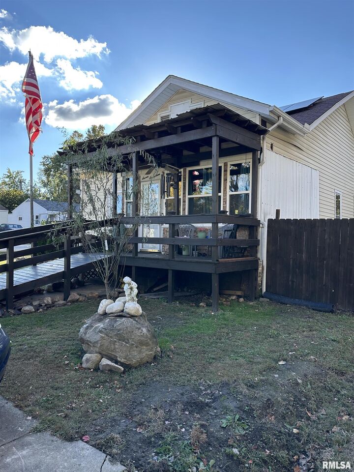 Property Photo:  717 S 18th Street  IL 62948 