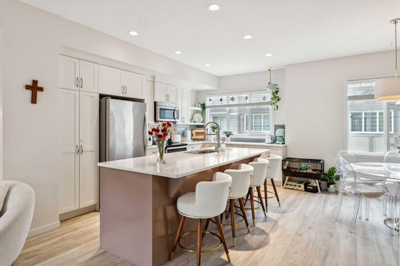 Property Photo: 305 Nolanlake Villas NW AB T3R 0Z7