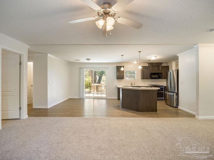 Property Photo: 5612 Monument Ct FL 32563