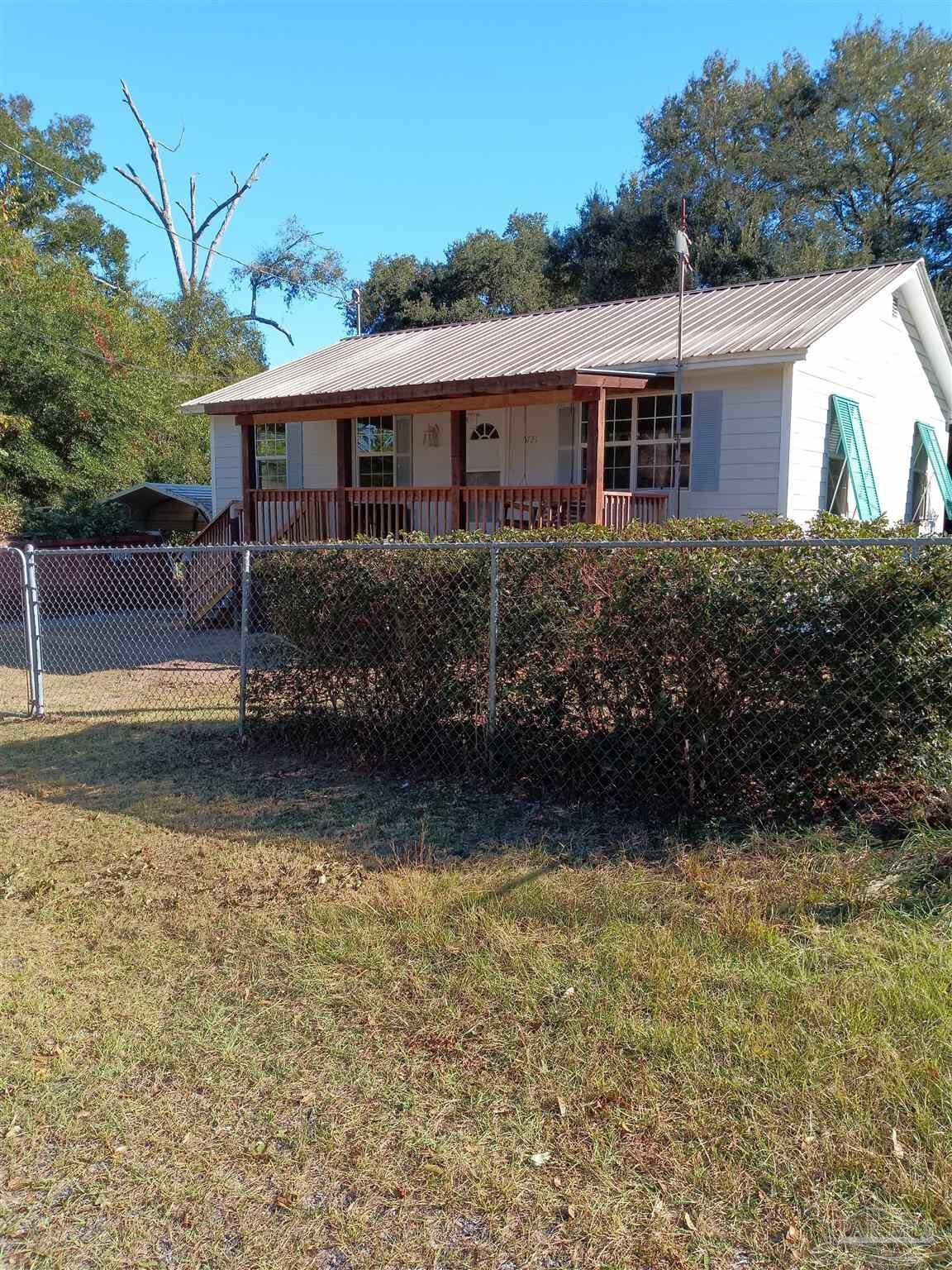 Property Photo:  5721 Pine Dr  FL 32583 