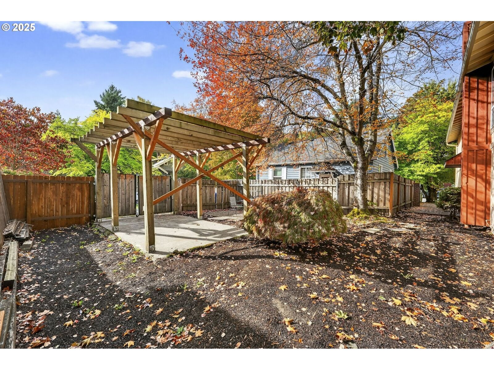 Property Photo: 6722 6724 S Virginia Ave OR 97219