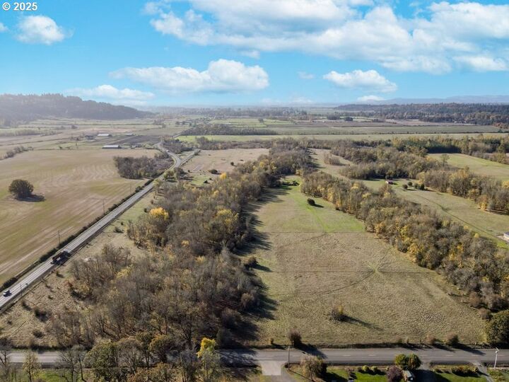 Property Photo:  40009 Highway 226  OR 97374