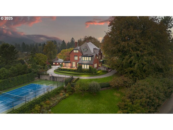 Property Photo: 1816 SW Hawthorne Ter OR 97201