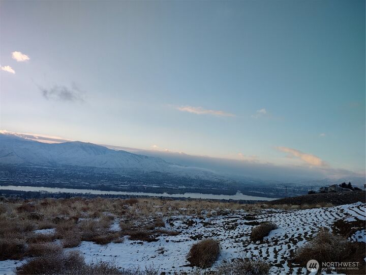 Property Photo:  710 NE Tyler Place  WA 98802