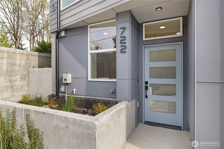 Property Photo:  722 N 36th Street  WA 98103 