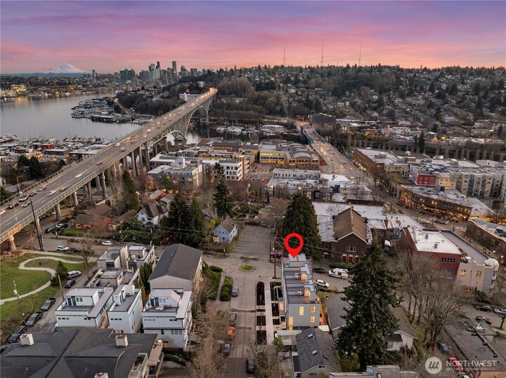 Property Photo: 722 N 36th Street WA 98103