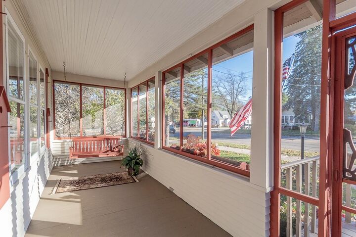 Property Photo:  406 W Fulton Street  WI 54981-1424 