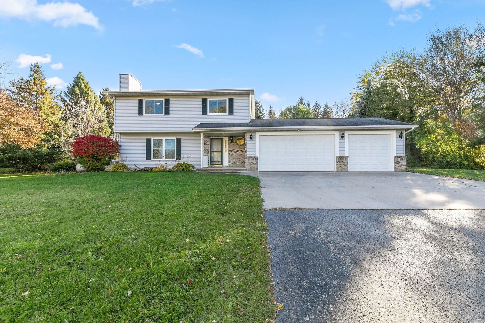 Property Photo: W9355 Country Cove Lane WI 54944