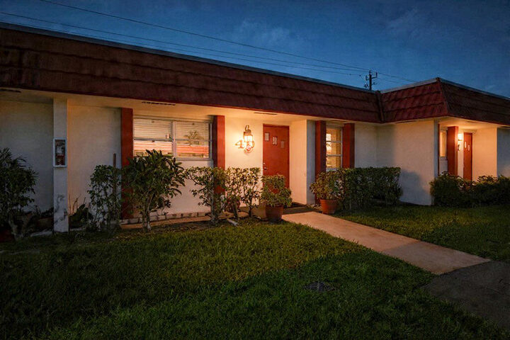 Property Photo:  5800 Fernley Drive W 40  FL 33415 