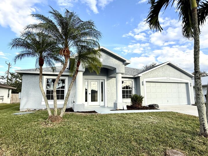 Property Photo: 2887 SE Eagle Drive FL 34984