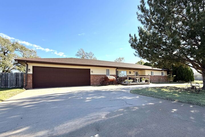 606 N Miller  Attica KS 67009 photo