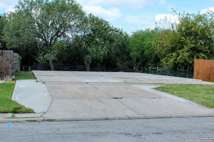 Property Photo: 7142 Shady Elms TX 78240