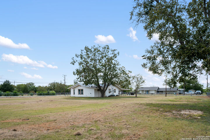 Property Photo:  211 S Hackberry  TX 78124 