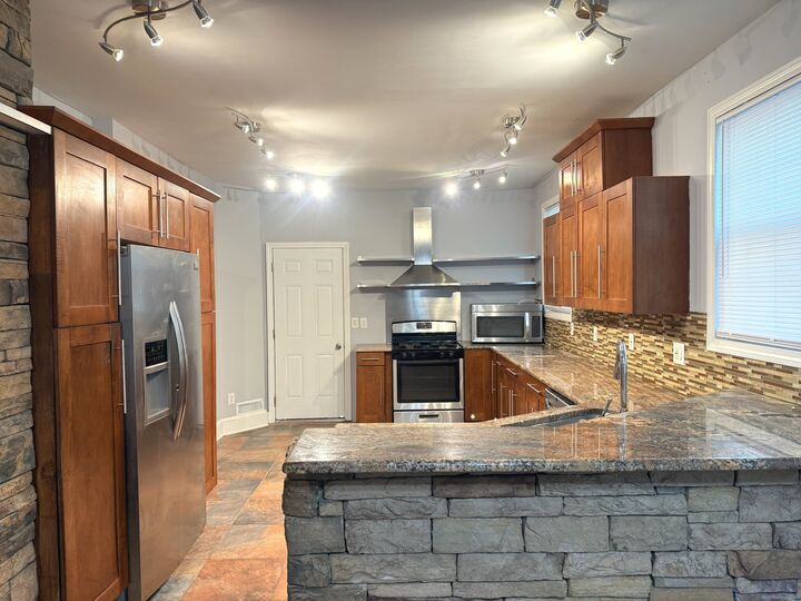 Property Photo:  87 Thomas Street 1  CT 06516 