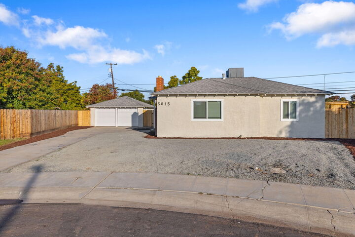 3015 E Simpson Avenue  Fresno CA 93703 photo