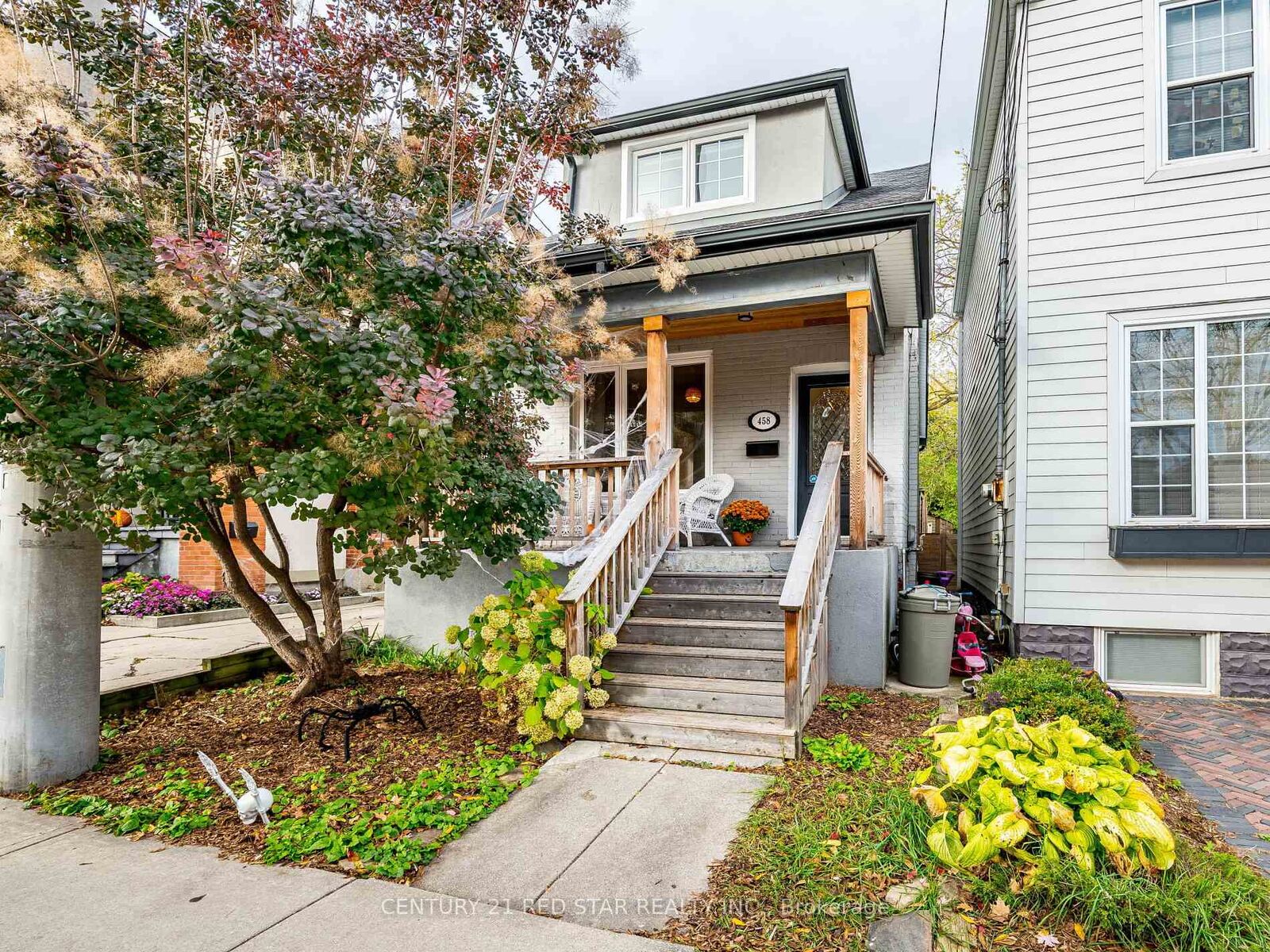 Property Photo:  458 Dundurn Street S  ON L8P 4L9 