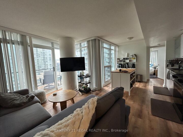 Photo de la propriété:  8 Telegram Mews 1709  ON M5V 3Z5