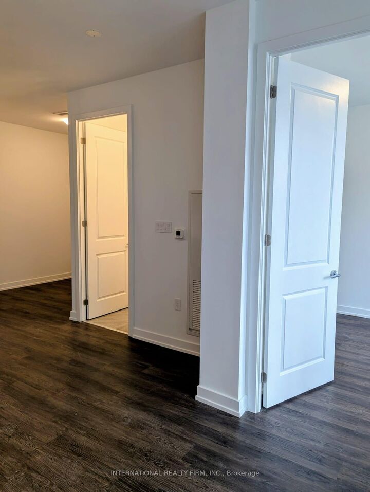 Property Photo: 556 Marlee Avenue 102 ON M6B 0B1