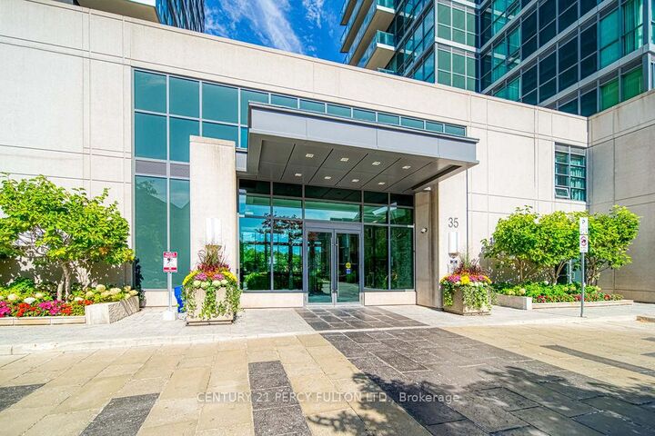 Property Photo:  35 Brian Peck Crescent 504  ON M4G 0A5