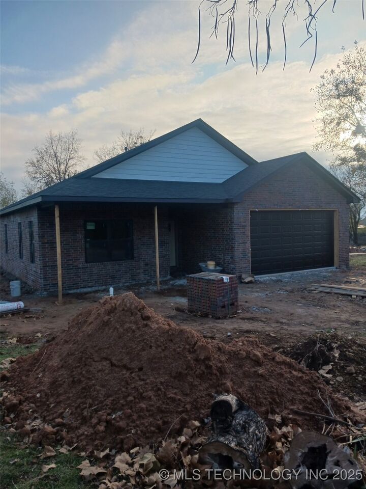 Property Photo:  503 Cemetery Road  OK 74434 