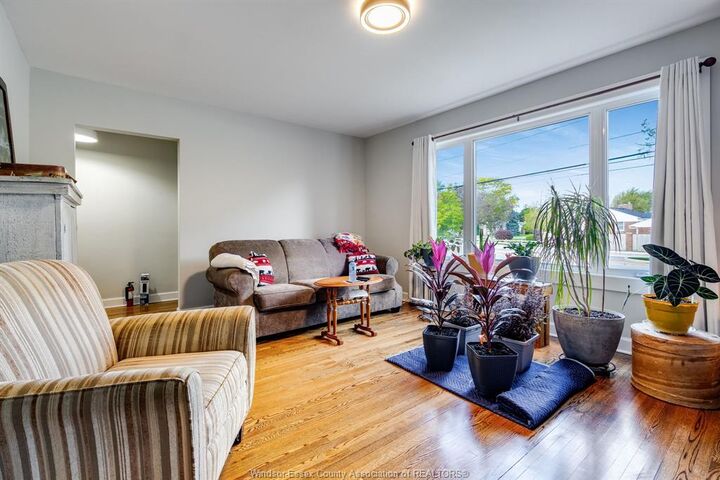 Photo de la propriété:  6245 Wyandotte Street East  ON N8S 1N5 