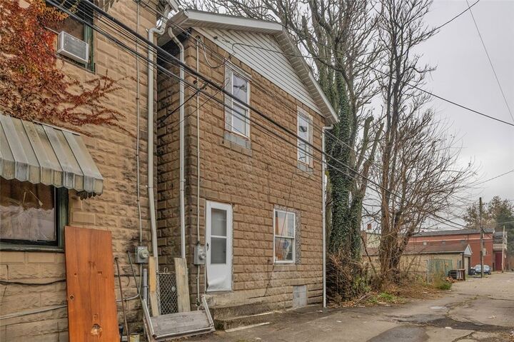 Property Photo:  1421 5th Ave  PA 15068 