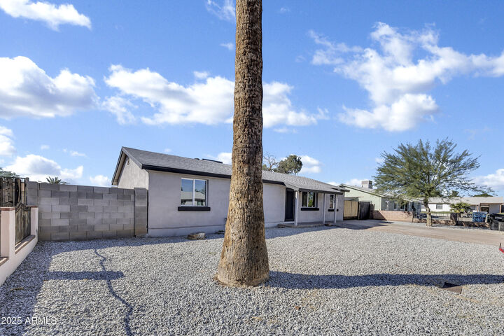 Property Photo: 4316 N 72nd Avenue AZ 85033