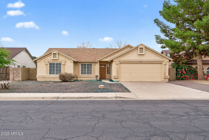 907 N Falcon Drive  Gilbert AZ 85234 photo