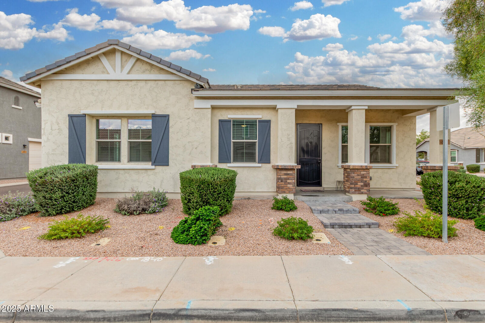 Property Photo:  324 N 56th Place  AZ 85205 