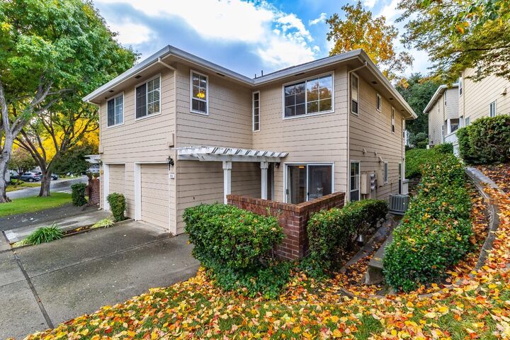 Property Photo: 212 Pebblecreek Court CA 94553