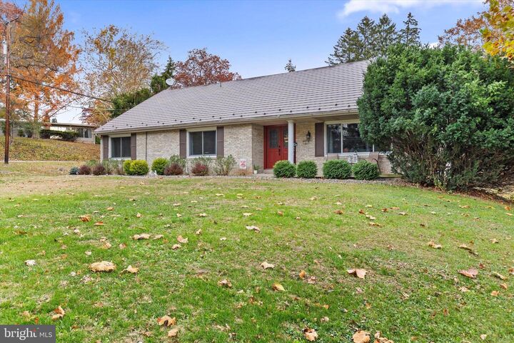 Property Photo: 1605 Colonial Road PA 17112