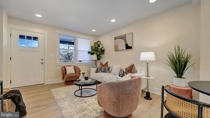 Property Photo: 5543 Central Avenue SE DC 20019