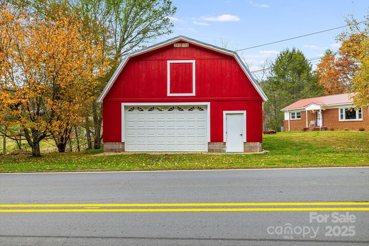 Property Photo:  2896 Old Mars Hill Highway  NC 28787 