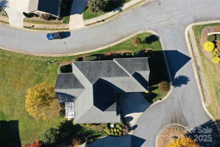 Property Photo: 3800 Sarazen Court NE NC 28613