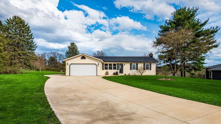 Property Photo:  132 North Court  OH 43076 