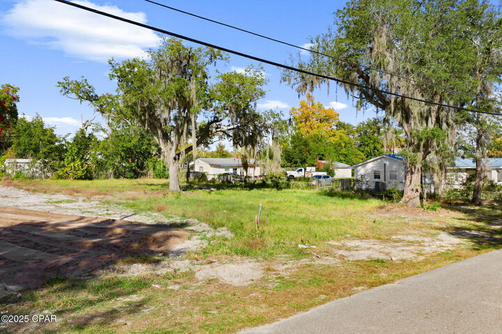 Property Photo: 4925 E 2nd Street FL 32404