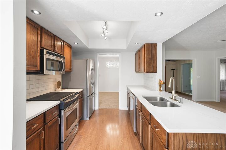 Property Photo: 935 Heathshire Drive OH 45459