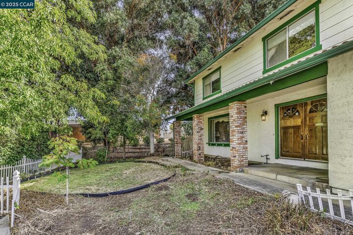 Property Photo: 1239 Krona Ln CA 94521